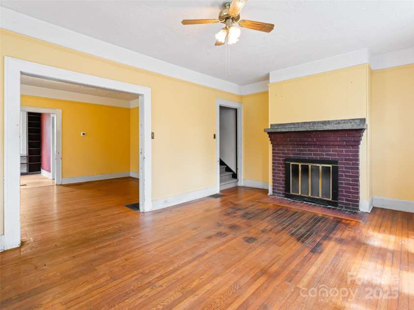 187 & 189 Pearson Drive, Asheville, NC 28801.  MLS# CAR4246914, YatesRealty ID 9743. 189 Living Room