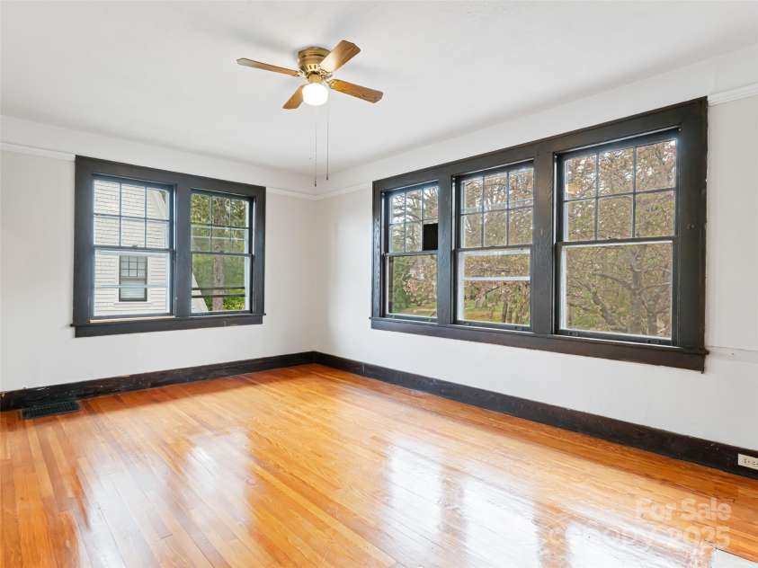 187 & 189 Pearson Drive, Asheville, NC 28801.  MLS# CAR4246914, YatesRealty ID 9743. 