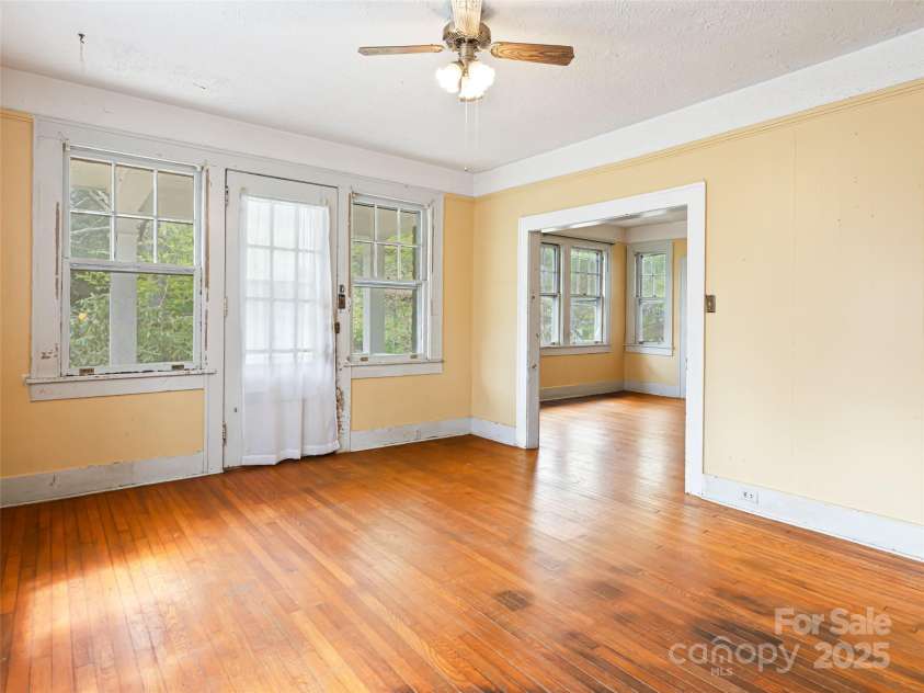 187 & 189 Pearson Drive, Asheville, NC 28801.  MLS# CAR4246914, YatesRealty ID 9743. 