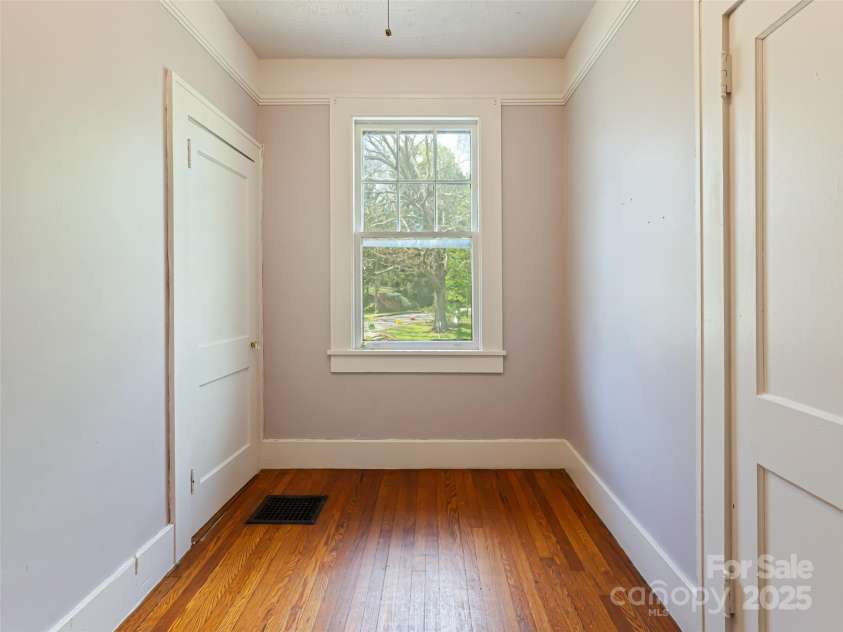 187 & 189 Pearson Drive, Asheville, NC 28801.  MLS# CAR4246914, YatesRealty ID 9743. Small upstairs room (office/nursery) 189