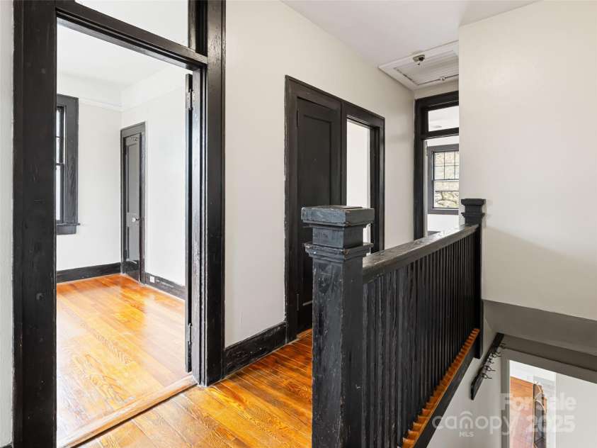 187 & 189 Pearson Drive, Asheville, NC 28801.  MLS# CAR4246914, YatesRealty ID 9743. Upstairs  187