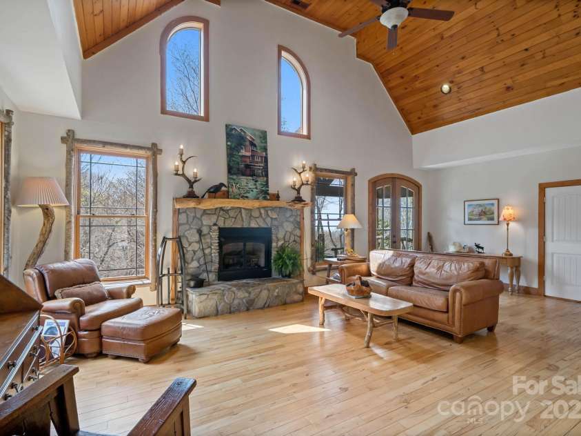 140 Spruce Hollow Road, Beech Mountain, NC 28604.  MLS# CAR4263469, YatesRealty ID 9744. 