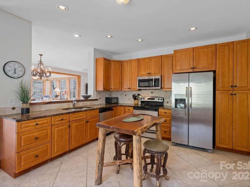 140 Spruce Hollow Road, Beech Mountain, NC 28604.  MLS# CAR4263469, YatesRealty ID 9744. 