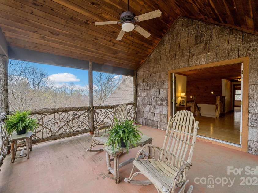 140 Spruce Hollow Road, Beech Mountain, NC 28604.  MLS# CAR4263469, YatesRealty ID 9744. 