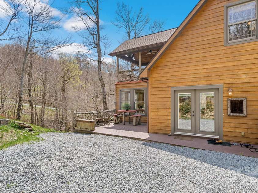 140 Spruce Hollow Road, Beech Mountain, NC 28604.  MLS# CAR4263469, YatesRealty ID 9744. 