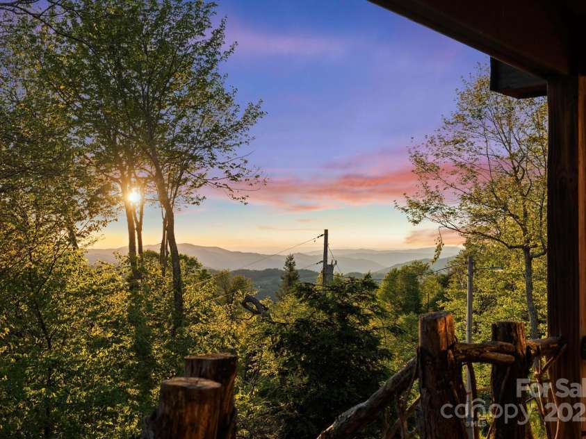 140 Spruce Hollow Road, Beech Mountain, NC 28604.  MLS# CAR4263469, YatesRealty ID 9744. 