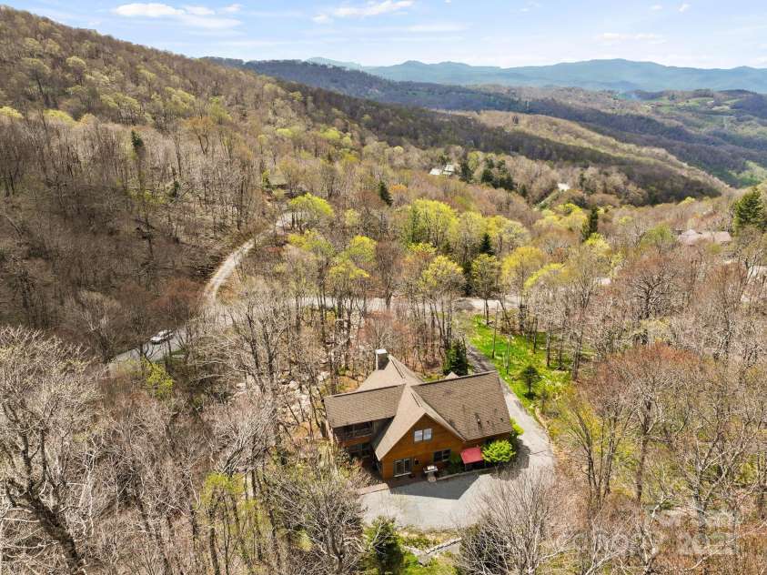 140 Spruce Hollow Road, Beech Mountain, NC 28604.  MLS# CAR4263469, YatesRealty ID 9744. 