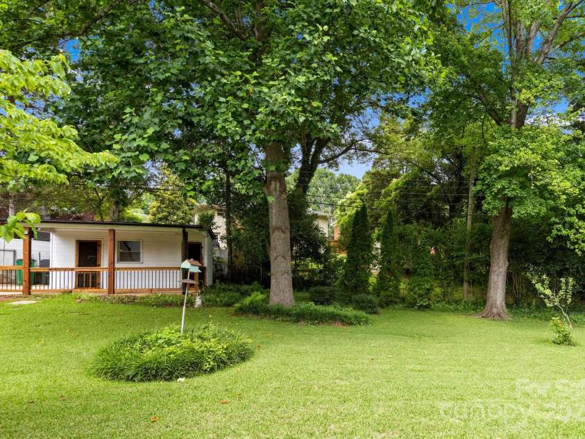 4913 Seacroft Road, Charlotte, NC 28210.  MLS# CAR4265613, YatesRealty ID 9745. 