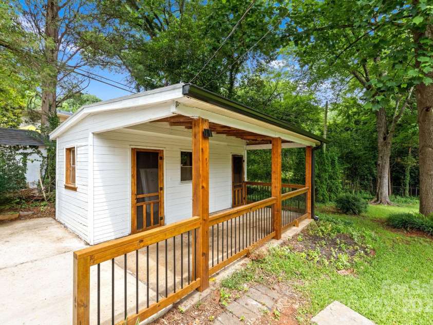 4913 Seacroft Road, Charlotte, NC 28210.  MLS# CAR4265613, YatesRealty ID 9745. 