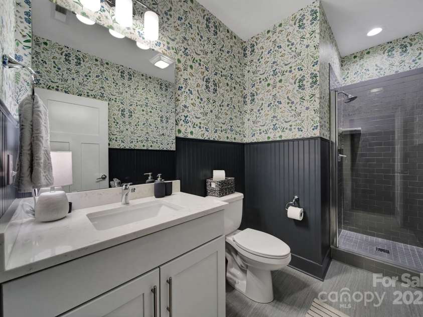 107 Poindexter Drive, Charlotte, NC 28203.  MLS# CAR4226700, YatesRealty ID 9746. First floor bathroom.