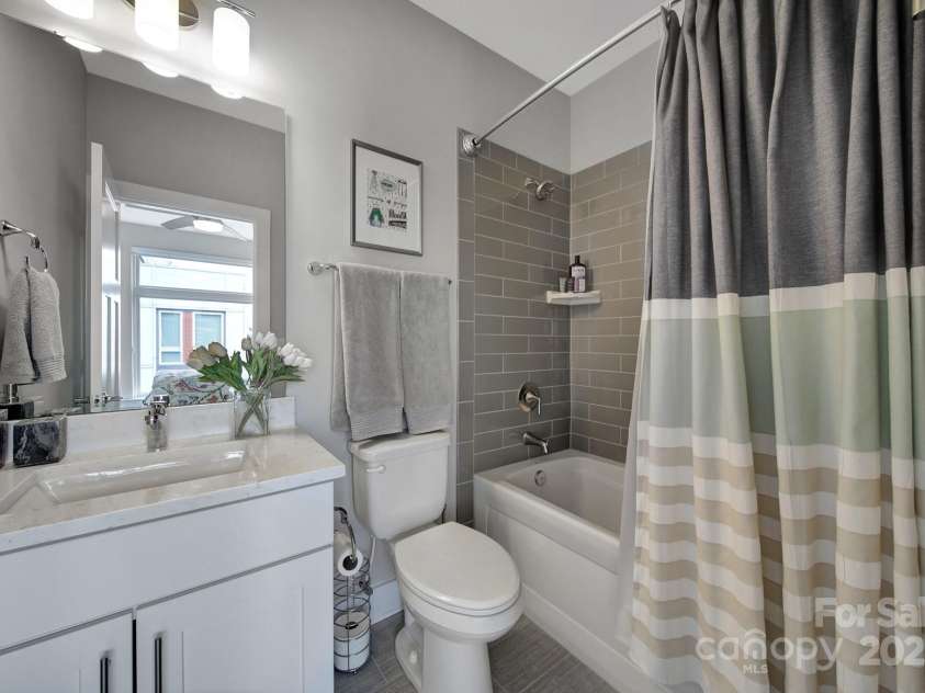 107 Poindexter Drive, Charlotte, NC 28203.  MLS# CAR4226700, YatesRealty ID 9746. Guest bathroom.