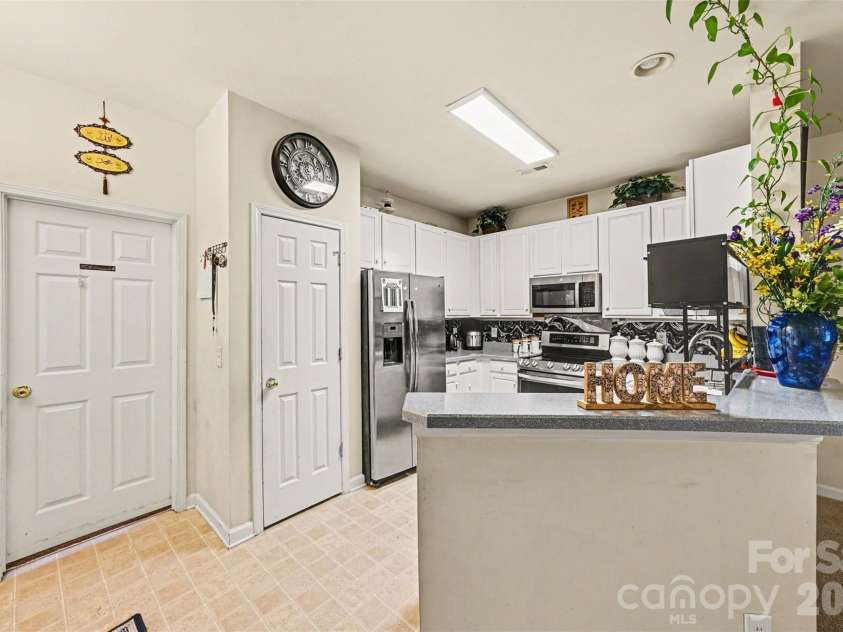 5767 Bent Creek Circle, Charlotte, NC 28227.  MLS# CAR4349388, YatesRealty ID 9746. 