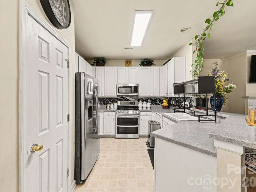 5767 Bent Creek Circle, Charlotte, NC 28227.  MLS# CAR4349388, YatesRealty ID 9746. 