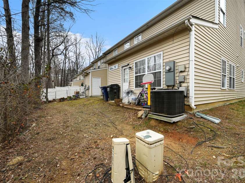 5767 Bent Creek Circle, Charlotte, NC 28227.  MLS# CAR4349388, YatesRealty ID 9746. 
