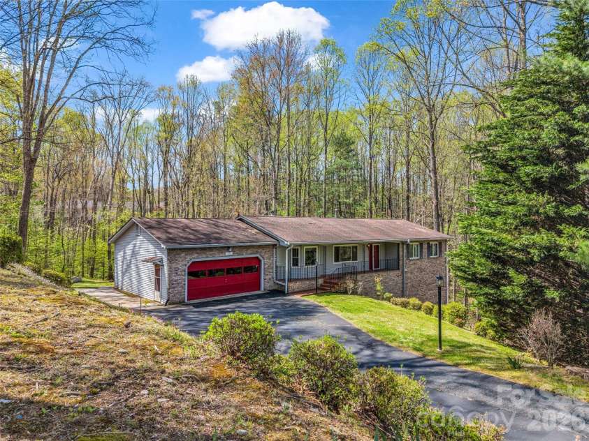 525 Maren Court, Hendersonville, NC 28739.  MLS# CAR4385312, YatesRealty ID 9747. 