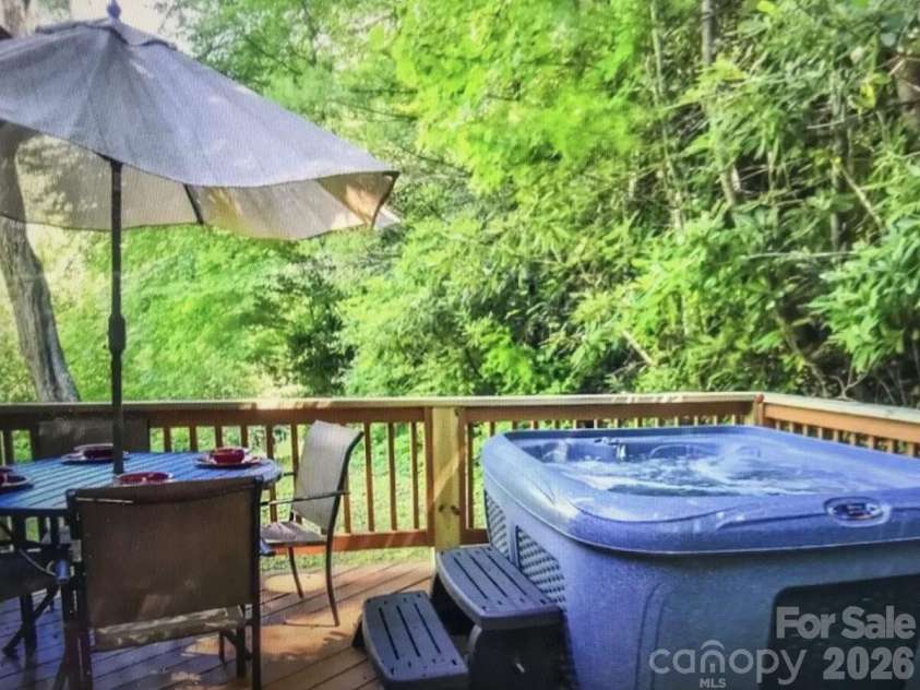 48 Buck Ridge Road, Fairview, NC 28730.  MLS# CAR4290270, YatesRealty ID 9748. 