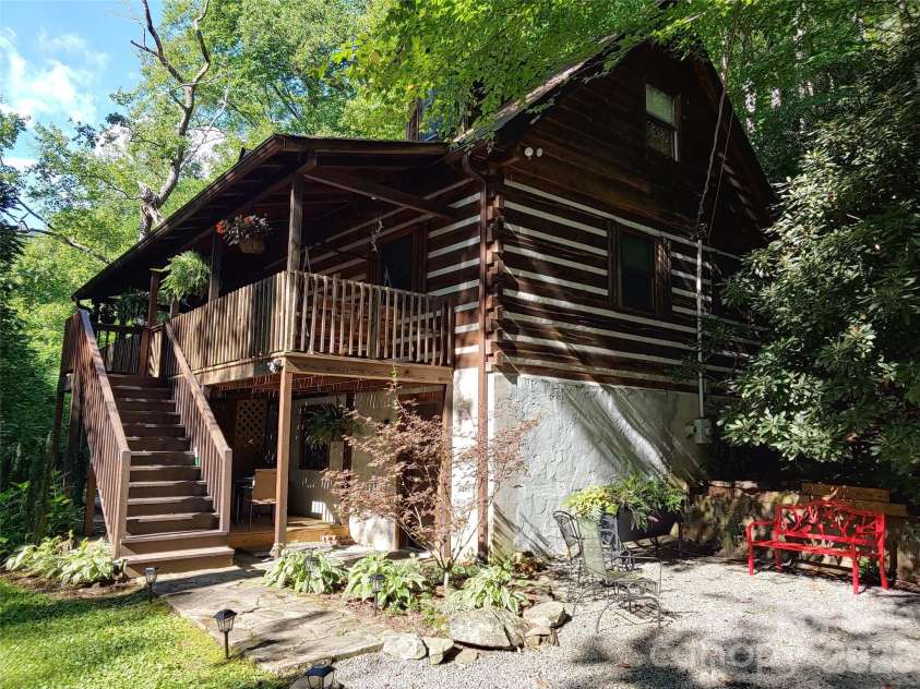48 Buck Ridge Road, Fairview, NC 28730.  MLS# CAR4290270, YatesRealty ID 9748. 