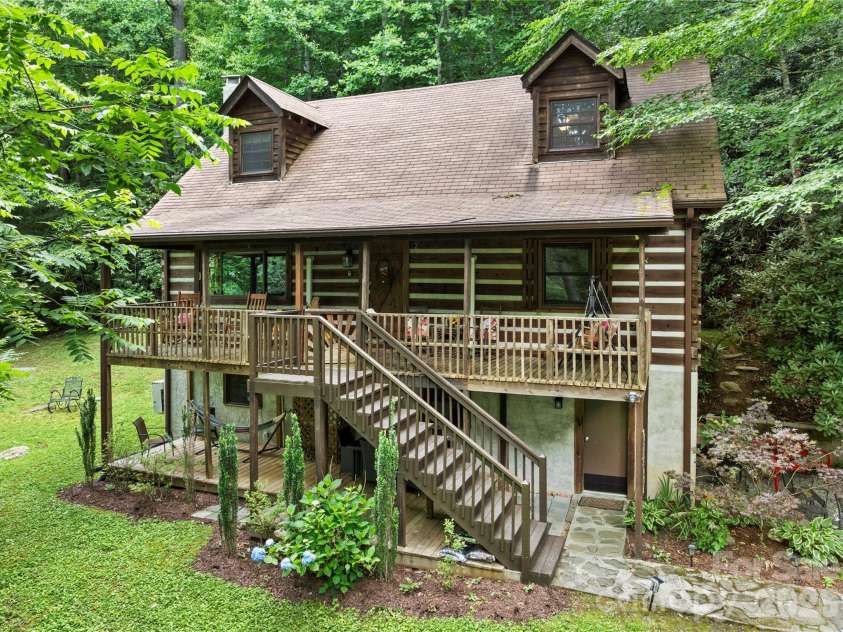 48 Buck Ridge Road, Fairview, NC 28730.  MLS# CAR4290270, YatesRealty ID 9748. 