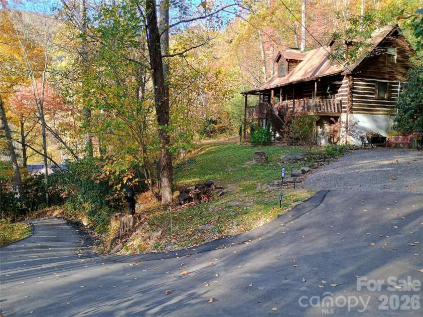 48 Buck Ridge Road, Fairview, NC 28730.  MLS# CAR4290270, YatesRealty ID 9748. 