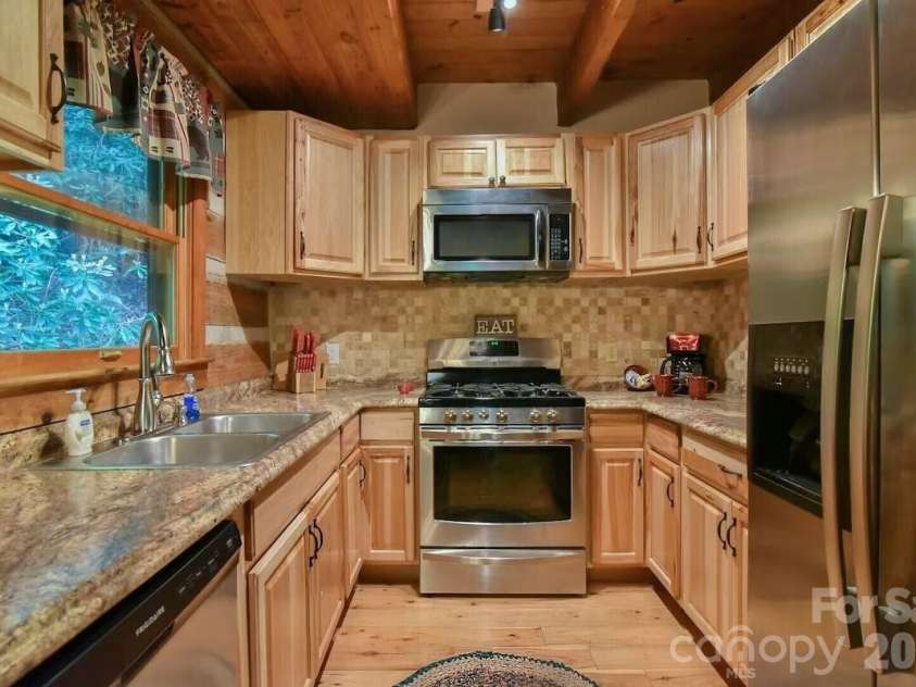 48 Buck Ridge Road, Fairview, NC 28730.  MLS# CAR4290270, YatesRealty ID 9748. Main level kitchen