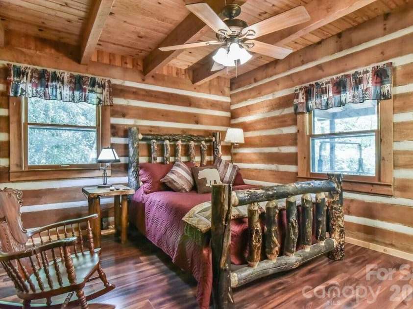 48 Buck Ridge Road, Fairview, NC 28730.  MLS# CAR4290270, YatesRealty ID 9748. Main level primary bedroom