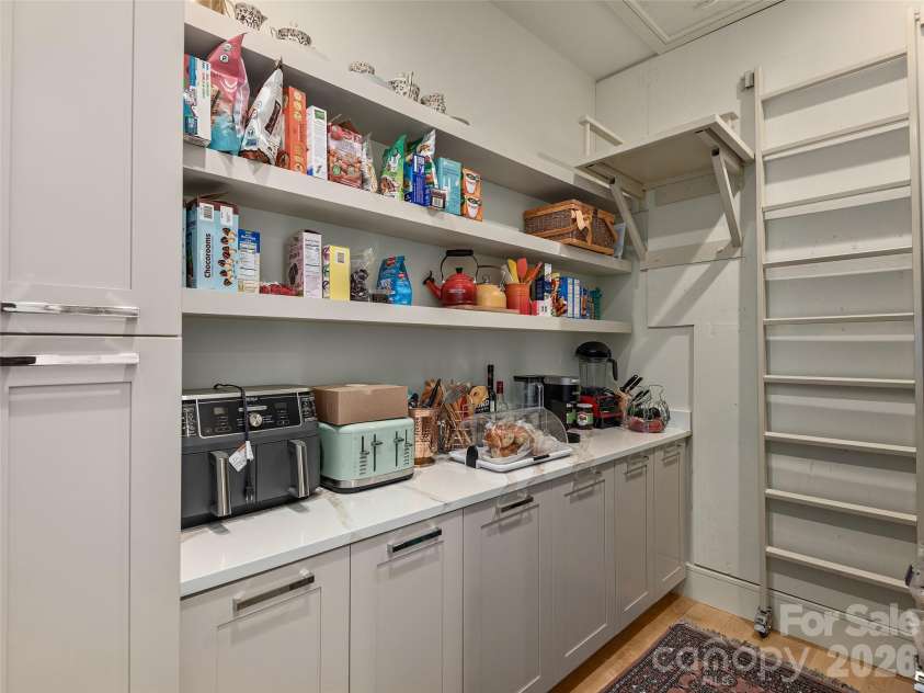 123 Wembley Road, Asheville, NC 28804.  MLS# CAR4392836, YatesRealty ID 975. 