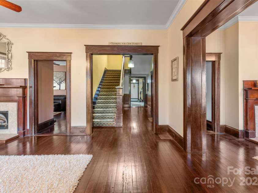 215 Eastway Drive, Charlotte, NC 28213.  MLS# CAR4204752, YatesRealty ID 975. 
