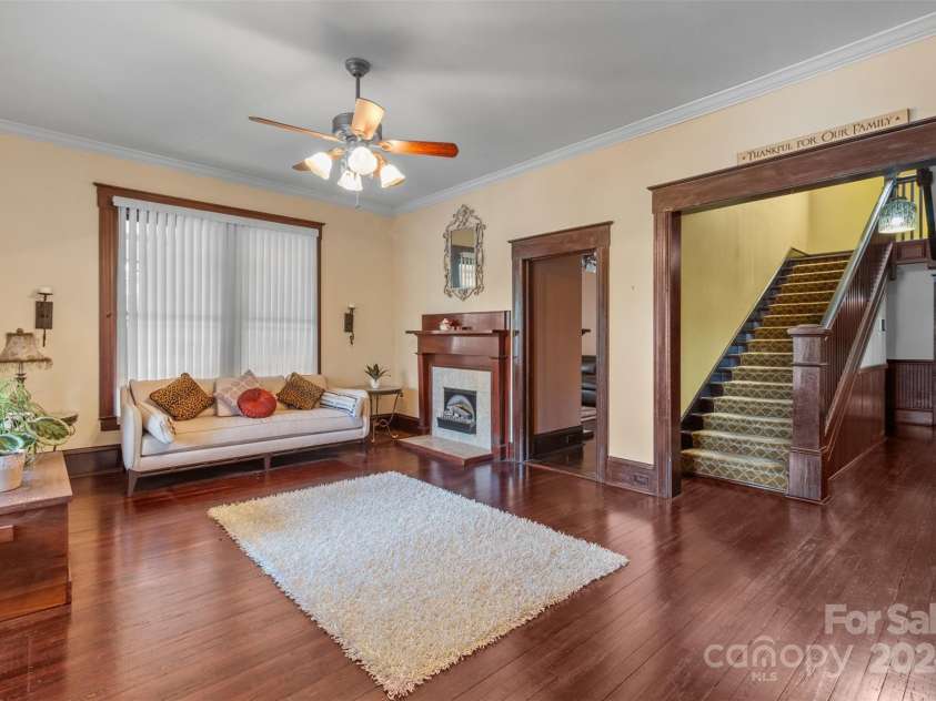 215 Eastway Drive, Charlotte, NC 28213.  MLS# CAR4204752, YatesRealty ID 975. 