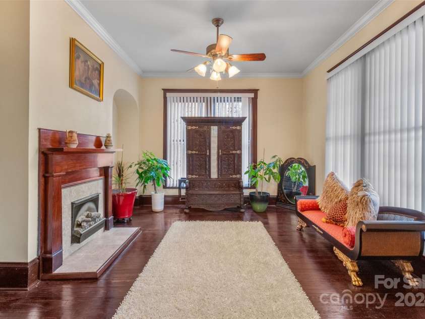 215 Eastway Drive, Charlotte, NC 28213.  MLS# CAR4204752, YatesRealty ID 975. 