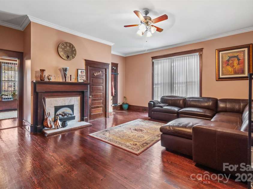 215 Eastway Drive, Charlotte, NC 28213.  MLS# CAR4204752, YatesRealty ID 975. 