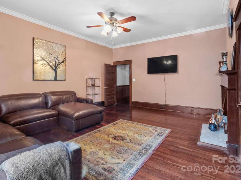 215 Eastway Drive, Charlotte, NC 28213.  MLS# CAR4204752, YatesRealty ID 975. 