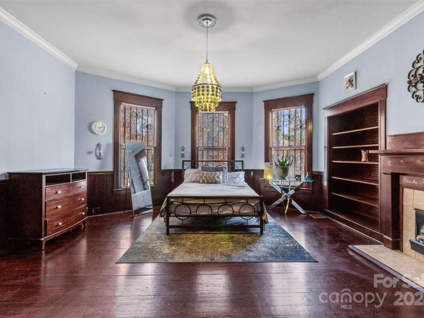 215 Eastway Drive, Charlotte, NC 28213.  MLS# CAR4204752, YatesRealty ID 975. 