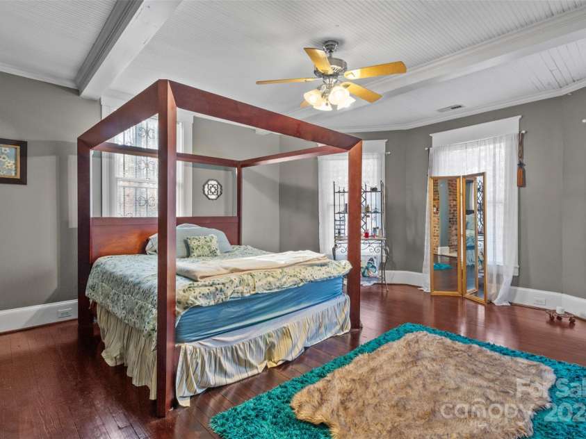 215 Eastway Drive, Charlotte, NC 28213.  MLS# CAR4204752, YatesRealty ID 975. 