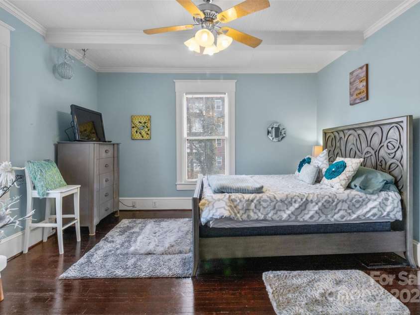 215 Eastway Drive, Charlotte, NC 28213.  MLS# CAR4204752, YatesRealty ID 975. 