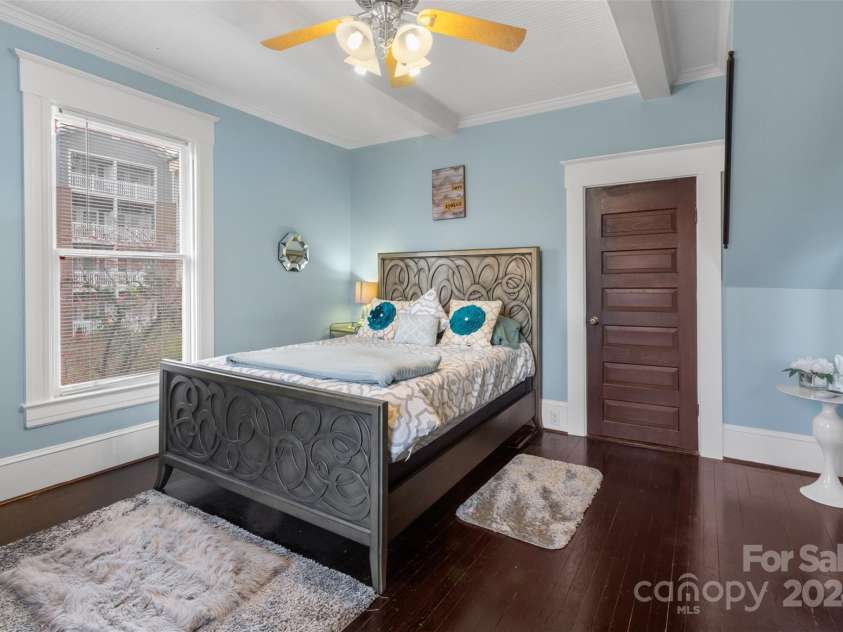 215 Eastway Drive, Charlotte, NC 28213.  MLS# CAR4204752, YatesRealty ID 975. 