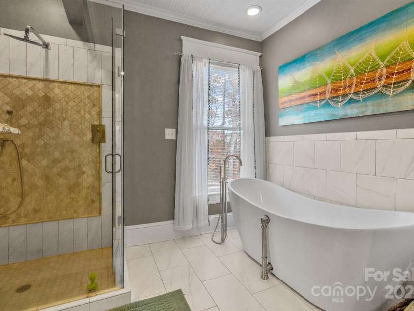 215 Eastway Drive, Charlotte, NC 28213.  MLS# CAR4204752, YatesRealty ID 975. 
