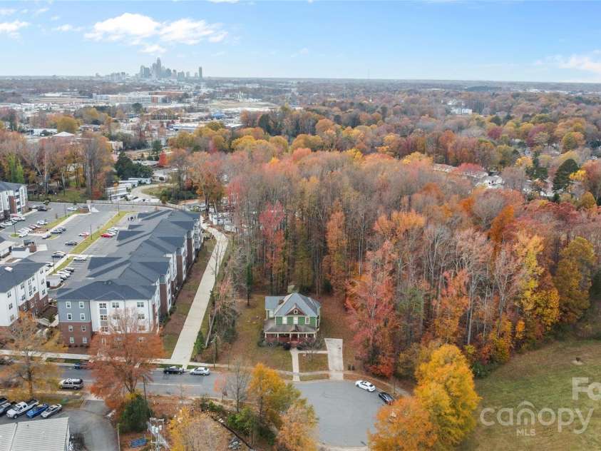 215 Eastway Drive, Charlotte, NC 28213.  MLS# CAR4204752, YatesRealty ID 975. 