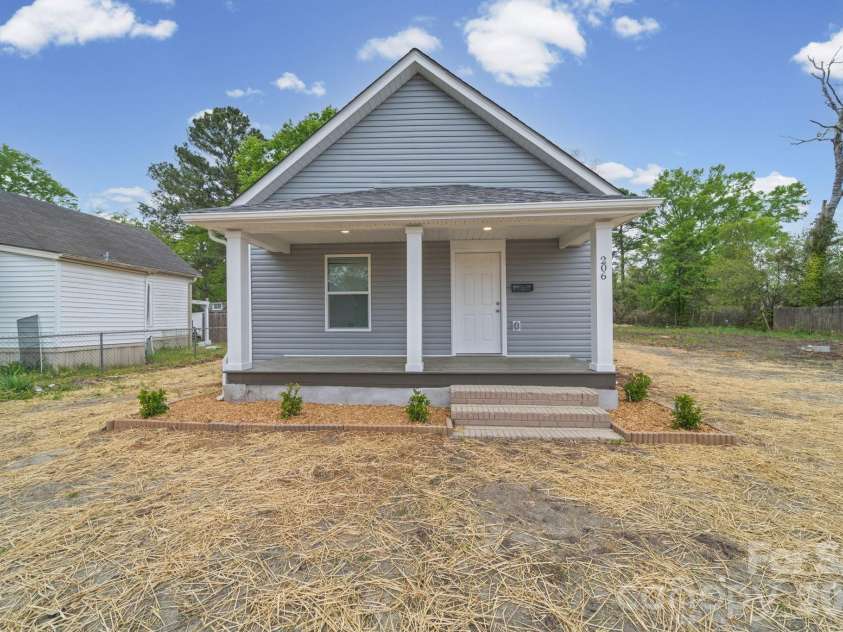 206 Legrand Street, Cheraw, SC 29520.  MLS# CAR4363903, YatesRealty ID 9750. 