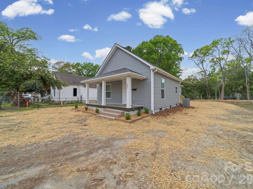 206 Legrand Street, Cheraw, SC 29520.  MLS# CAR4363903, YatesRealty ID 9750. 