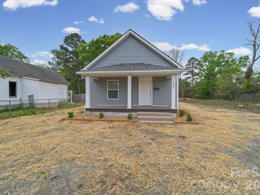 206 Legrand Street, Cheraw, SC 29520.  MLS# CAR4363903, YatesRealty ID 9750. 