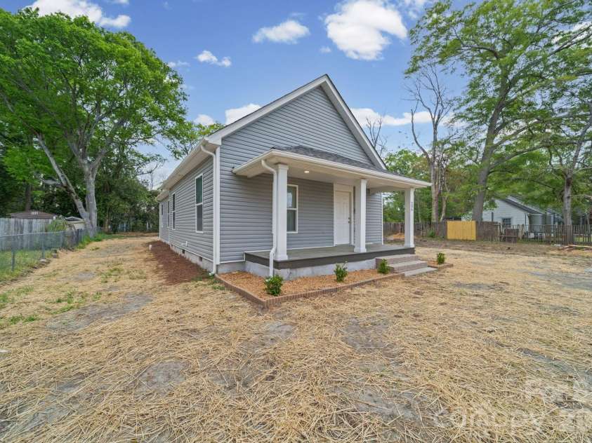 206 Legrand Street, Cheraw, SC 29520.  MLS# CAR4363903, YatesRealty ID 9750. 