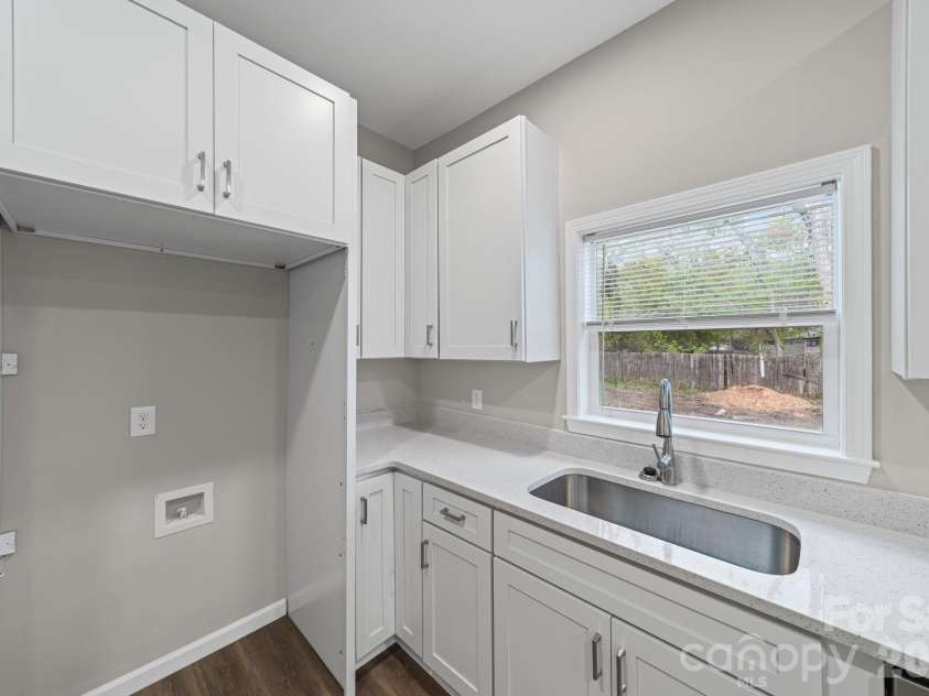206 Legrand Street, Cheraw, SC 29520.  MLS# CAR4363903, YatesRealty ID 9750. 