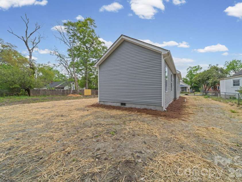 206 Legrand Street, Cheraw, SC 29520.  MLS# CAR4363903, YatesRealty ID 9750. 