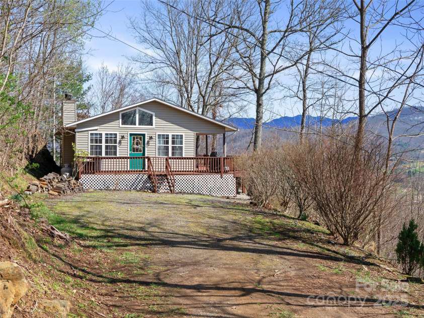 364 Blevins Knob Drive, Burnsville, NC 28714.  MLS# CAR4243259, YatesRealty ID 9750. 