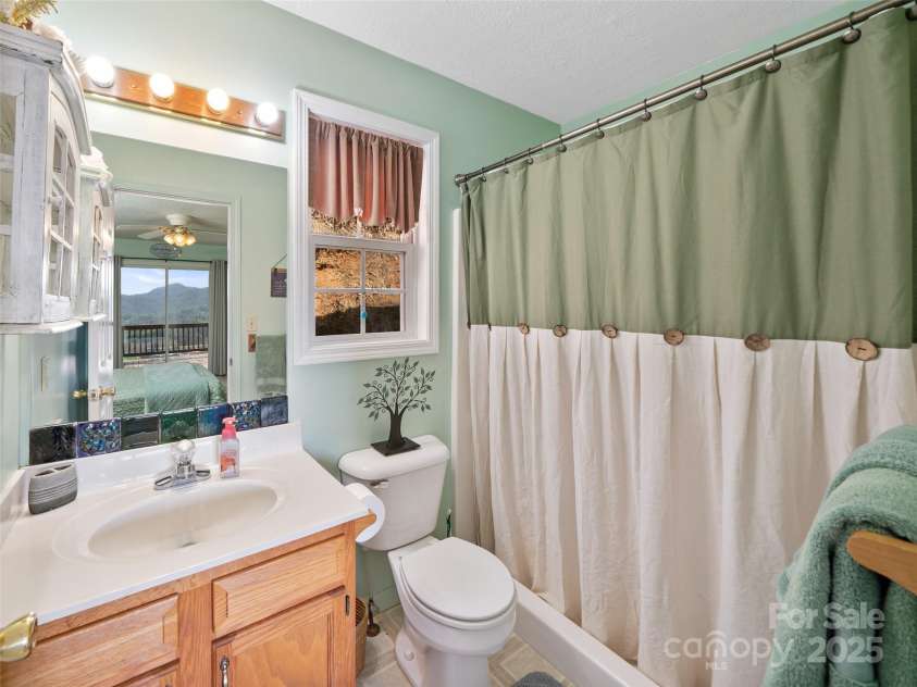 364 Blevins Knob Drive, Burnsville, NC 28714.  MLS# CAR4243259, YatesRealty ID 9750. 