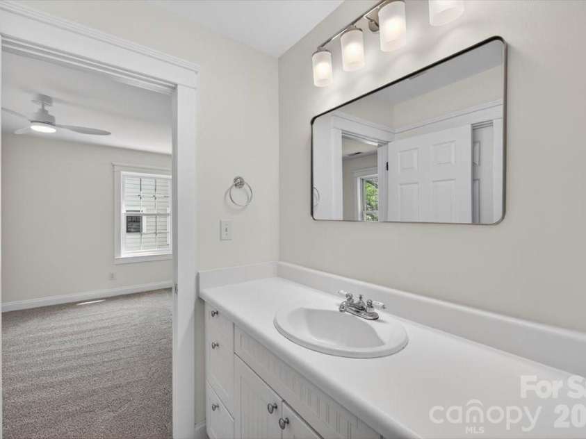 2419 Chesterfield Avenue, Charlotte, NC 28205.  MLS# CAR4365564, YatesRealty ID 9751. Jack-and-Jill Bath