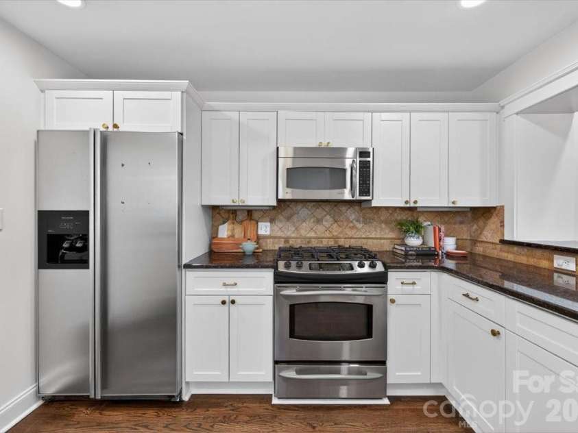 2419 Chesterfield Avenue, Charlotte, NC 28205.  MLS# CAR4365564, YatesRealty ID 9751. Kitchen