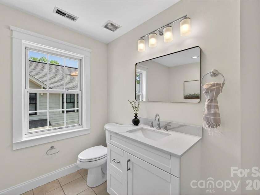 2419 Chesterfield Avenue, Charlotte, NC 28205.  MLS# CAR4365564, YatesRealty ID 9751. Primary Bath