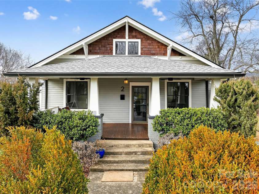 2 Hunt Hill Place, Asheville, NC 28801.  MLS# CAR4347464, YatesRealty ID 9752. 