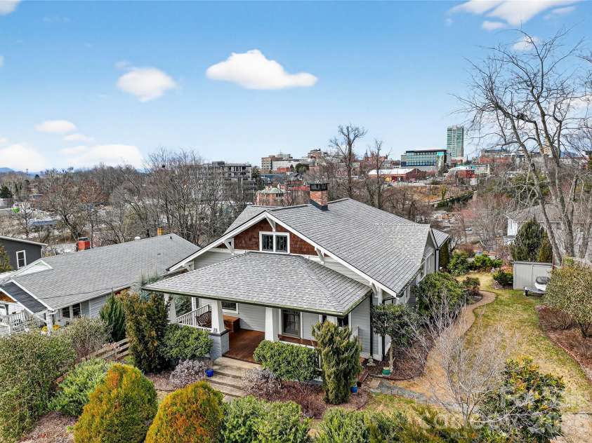 2 Hunt Hill Place, Asheville, NC 28801.  MLS# CAR4347464, YatesRealty ID 9752. 